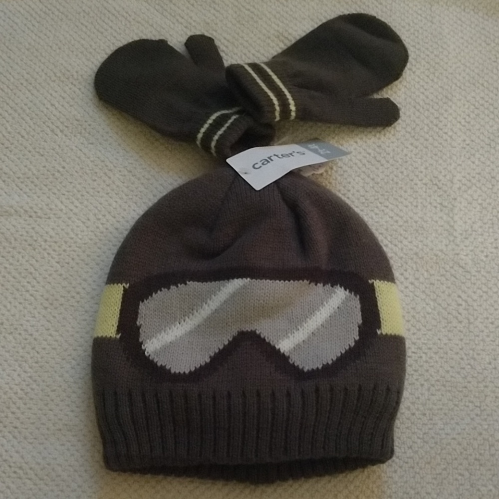 Carter's Hat & Mitten Set